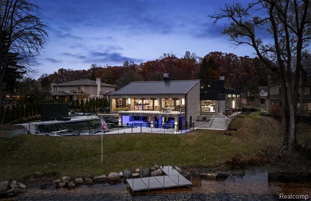 Builiding view sixty two for 5116 West Bloomfield Lake, West Bloomfield, MI. 48323