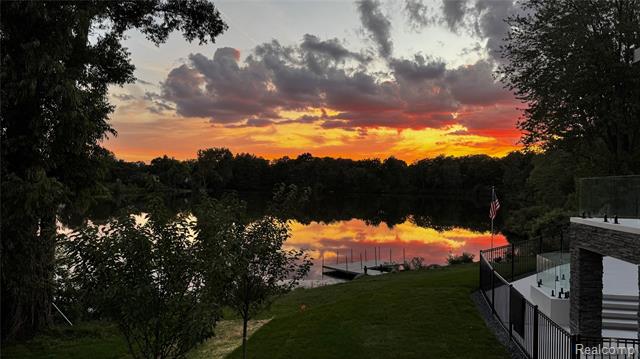 Builiding view sixty for 5116 West Bloomfield Lake, West Bloomfield, MI. 48323