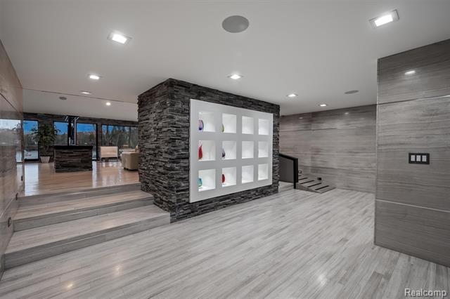 Builiding view ten for 5116 West Bloomfield Lake, West Bloomfield, MI. 48323