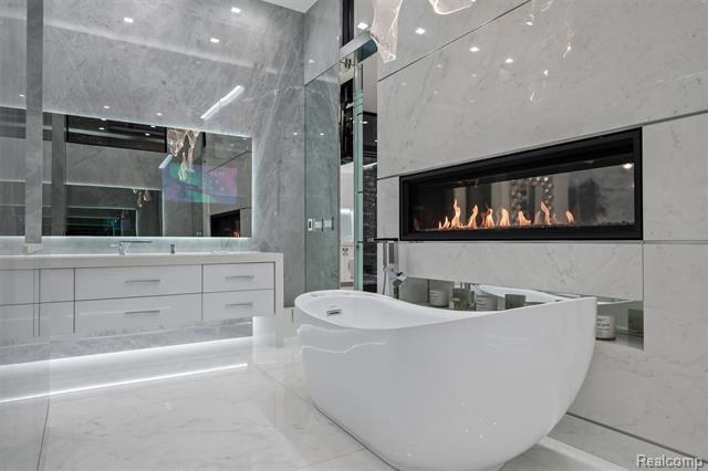 Builiding view thirty five for 5116 West Bloomfield Lake, West Bloomfield, MI. 48323