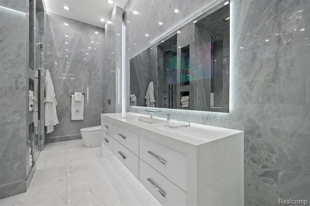 Builiding view thirty four for 5116 West Bloomfield Lake, West Bloomfield, MI. 48323