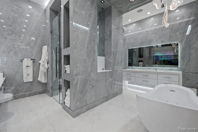 Builiding view thirty seven for 5116 West Bloomfield Lake, West Bloomfield, MI. 48323