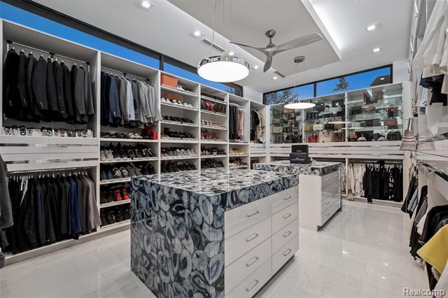 Builiding view thirty six for 5116 West Bloomfield Lake, West Bloomfield, MI. 48323