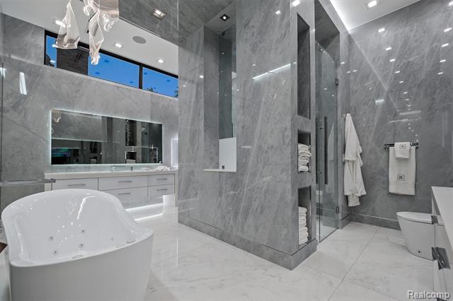 Builiding view thirty three for 5116 West Bloomfield Lake, West Bloomfield, MI. 48323