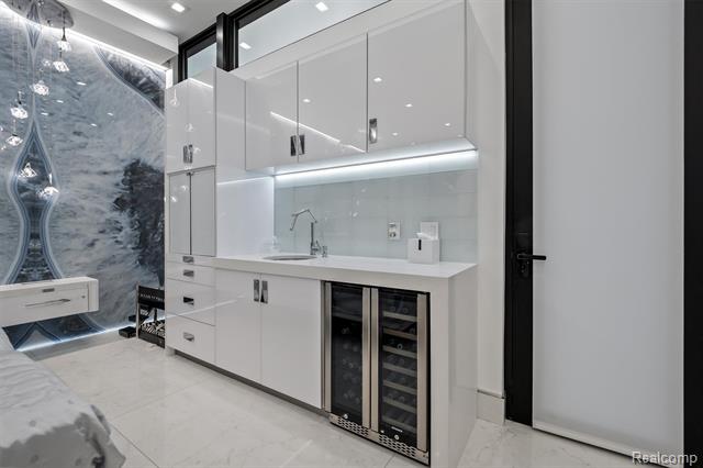 Builiding view thirty two for 5116 West Bloomfield Lake, West Bloomfield, MI. 48323