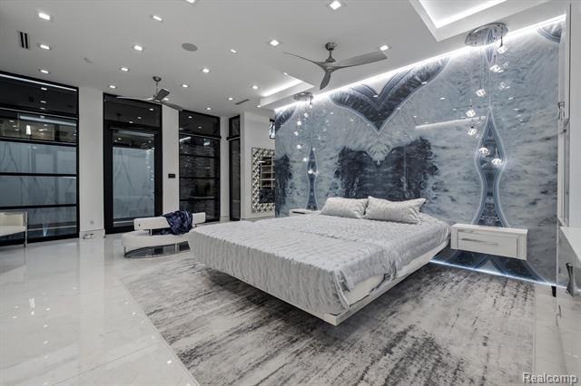 Builiding view thirty for 5116 West Bloomfield Lake, West Bloomfield, MI. 48323