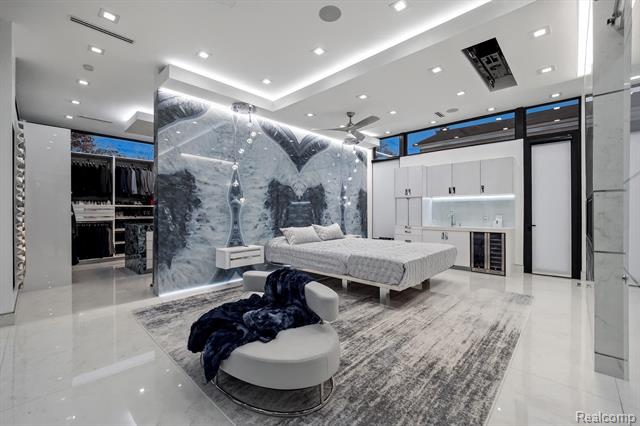 Builiding view twenty nine for 5116 West Bloomfield Lake, West Bloomfield, MI. 48323