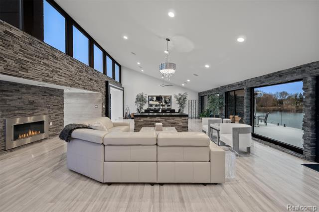 Builiding view twenty one for 5116 West Bloomfield Lake, West Bloomfield, MI. 48323