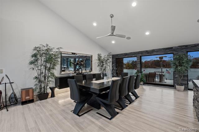 Builiding view twenty six for 5116 West Bloomfield Lake, West Bloomfield, MI. 48323