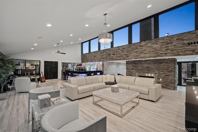 Builiding view twenty three for 5116 West Bloomfield Lake, West Bloomfield, MI. 48323