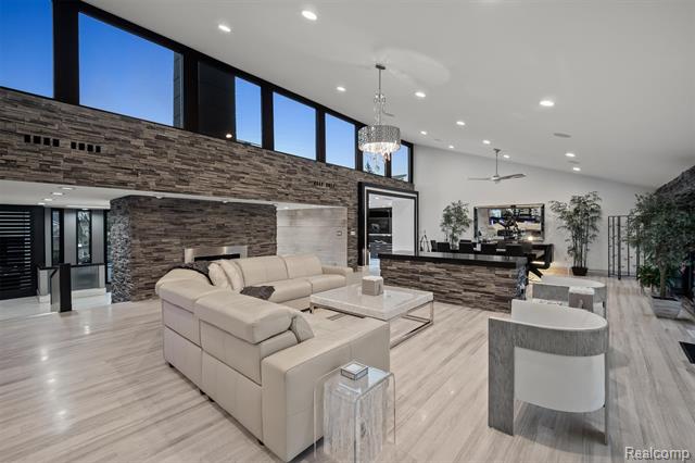 Builiding view twenty two for 5116 West Bloomfield Lake, West Bloomfield, MI. 48323