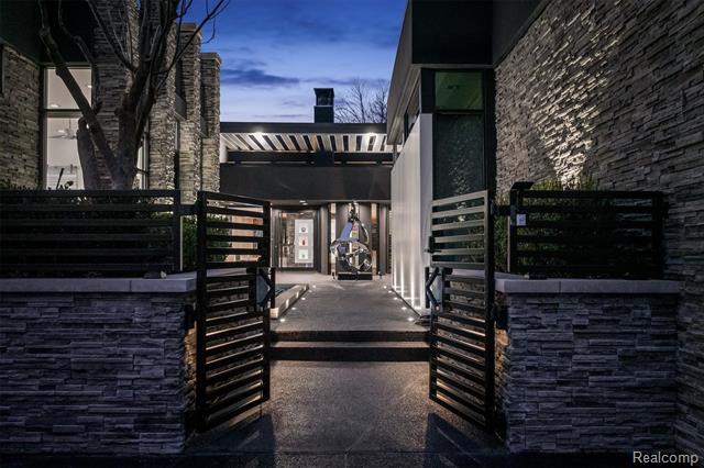 Builiding view two for 5116 West Bloomfield Lake, West Bloomfield, MI. 48323