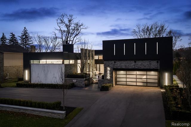 front view for 5116 West Bloomfield Lake Rd, West Bloomfield, Mi. 48323