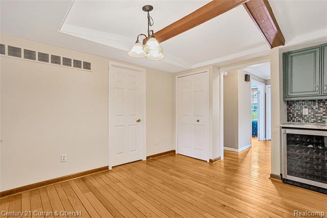 Builiding view fourteen for 5994 Glen Eagles, West Bloomfield, MI. 48323
