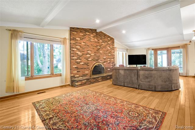 Builiding view seventeen for 5994 Glen Eagles, West Bloomfield, MI. 48323