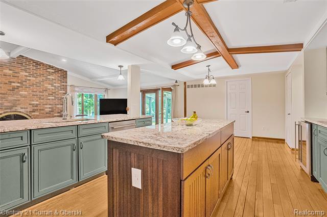 Builiding view thirteen for 5994 Glen Eagles, West Bloomfield, MI. 48323