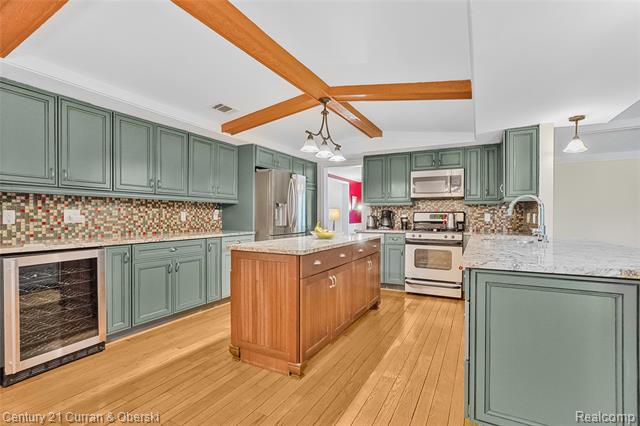 Builiding view twelve for 5994 Glen Eagles, West Bloomfield, MI. 48323