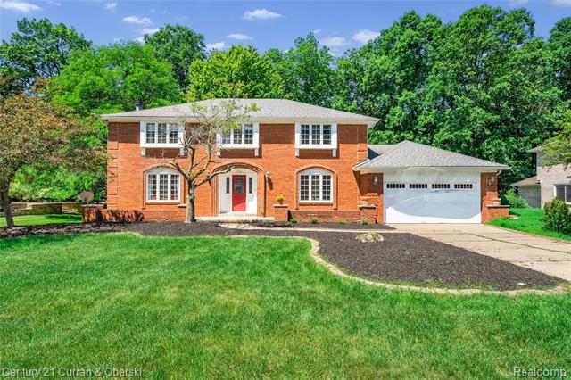 front view for 5994 Glen Eagles Dr, West Bloomfield, Mi. 48323