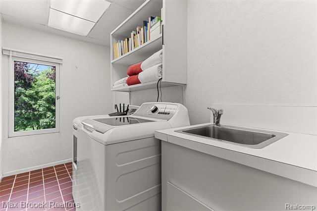 Builiding view fourteen for 20 Martell, Bloomfield Hills, MI. 48304
