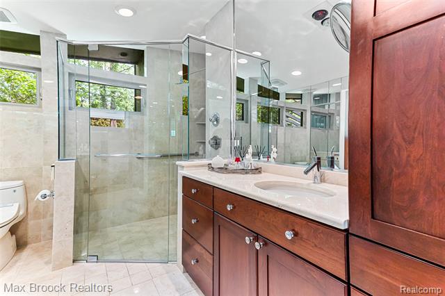 Builiding view seventeen for 20 Martell, Bloomfield Hills, MI. 48304