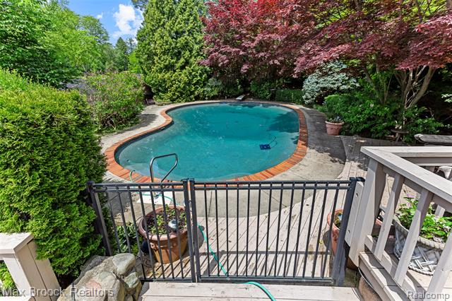 Builiding view thirty for 20 Martell, Bloomfield Hills, MI. 48304