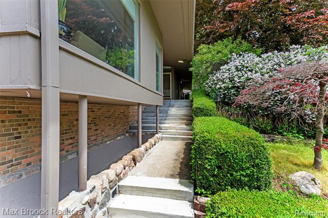Builiding view three for 20 Martell, Bloomfield Hills, MI. 48304