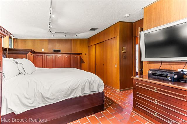 Builiding view twenty three for 20 Martell, Bloomfield Hills, MI. 48304