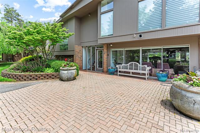 Builiding view two for 20 Martell, Bloomfield Hills, MI. 48304