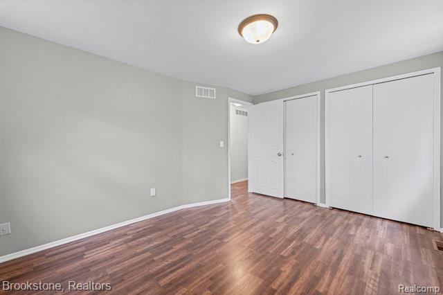 Builiding view thirty seven for 5652 Tequesta, West Bloomfield, MI. 48323