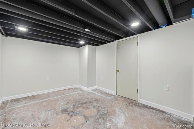 Builiding view twelve for 5652 Tequesta, West Bloomfield, MI. 48323
