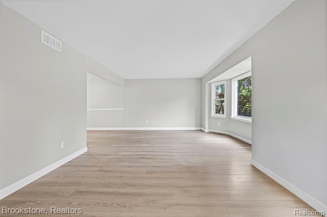 Builiding view twenty four for 5652 Tequesta, West Bloomfield, MI. 48323