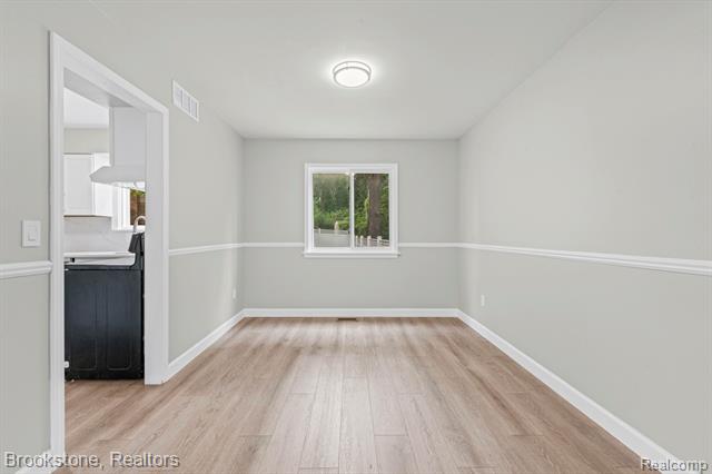 Builiding view twenty one for 5652 Tequesta, West Bloomfield, MI. 48323