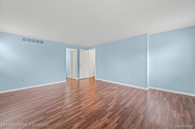 Builiding view twenty six for 5652 Tequesta, West Bloomfield, MI. 48323