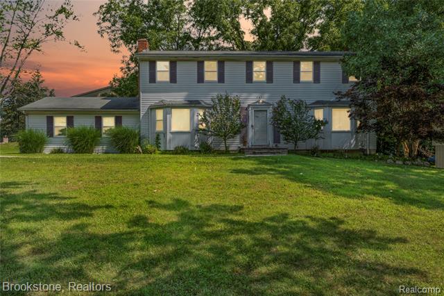 front view for 5652 Tequesta Dr, West Bloomfield, Mi. 48323