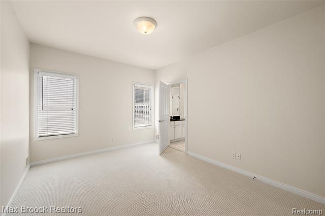Builiding view fifteen for 5348 Sunny Crest, West Bloomfield, MI. 48323