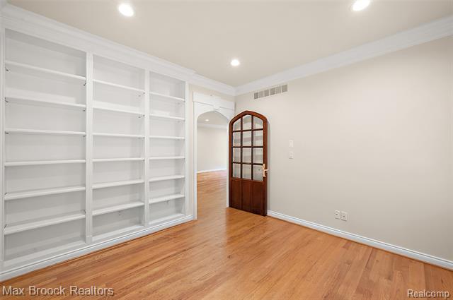 Builiding view five for 5348 Sunny Crest, West Bloomfield, MI. 48323