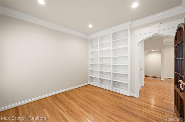 Builiding view six for 5348 Sunny Crest, West Bloomfield, MI. 48323