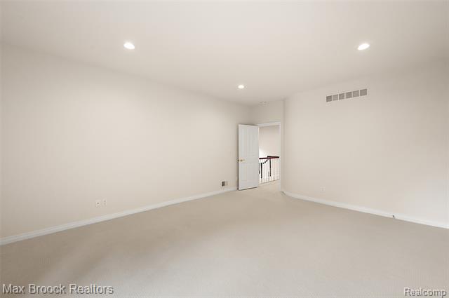 Builiding view thirteen for 5348 Sunny Crest, West Bloomfield, MI. 48323