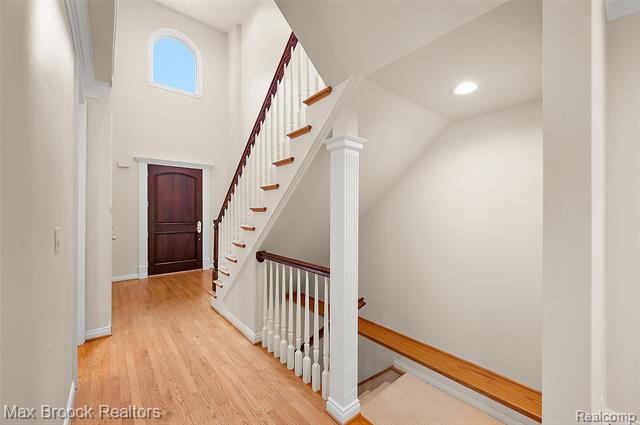 Builiding view twenty four for 5348 Sunny Crest, West Bloomfield, MI. 48323
