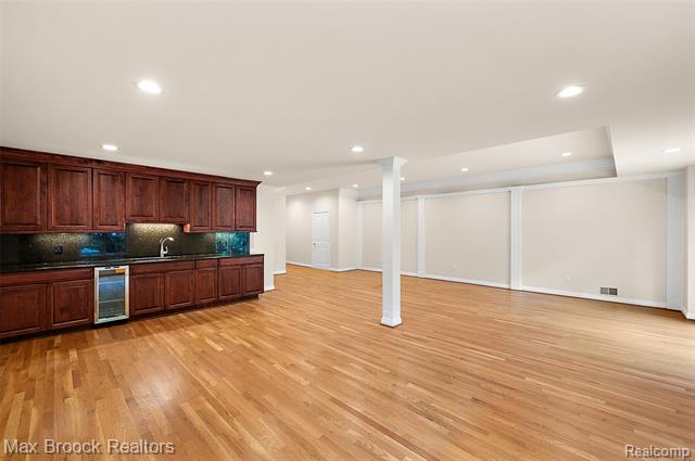 Builiding view twenty seven for 5348 Sunny Crest, West Bloomfield, MI. 48323