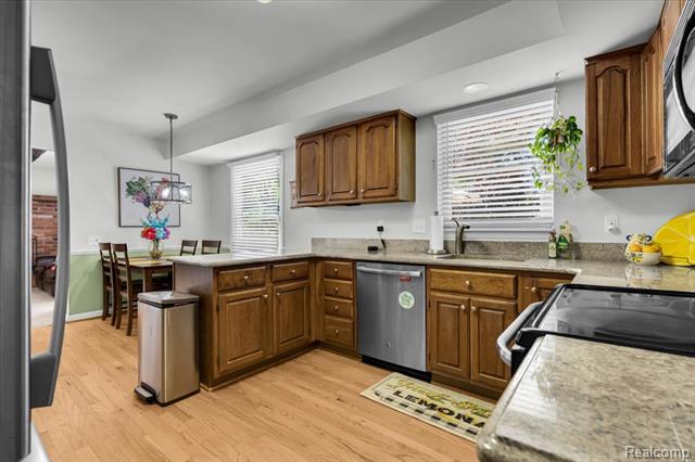 Builiding view nine for 4055 Old Dominion, West Bloomfield, MI. 48323