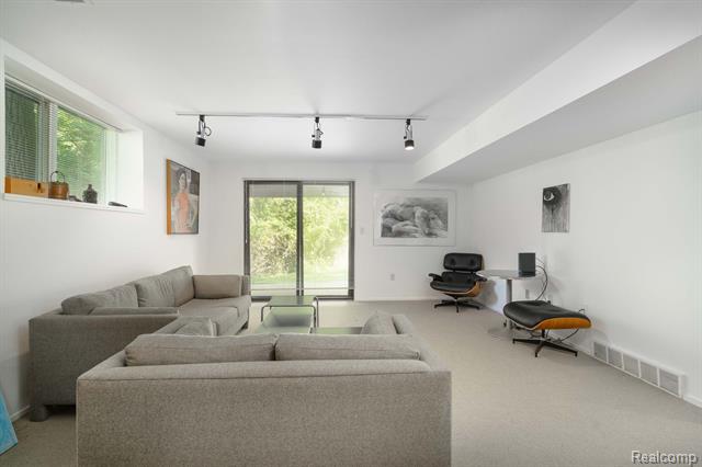 Builiding view forty for 1907 Raymond, Bloomfield Hills, MI. 48302