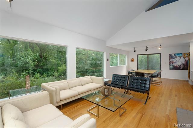 Builiding view seven for 1907 Raymond, Bloomfield Hills, MI. 48302