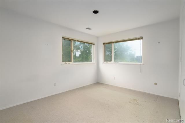 Builiding view thirty four for 1907 Raymond, Bloomfield Hills, MI. 48302