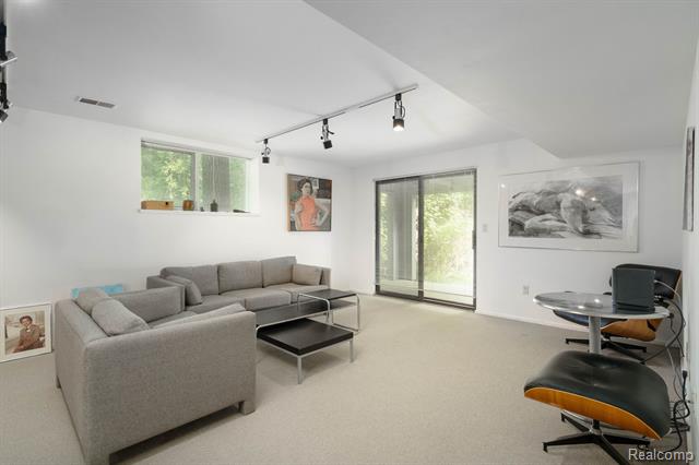 Builiding view thirty nine for 1907 Raymond, Bloomfield Hills, MI. 48302