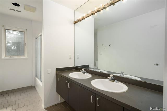 Builiding view thirty six for 1907 Raymond, Bloomfield Hills, MI. 48302