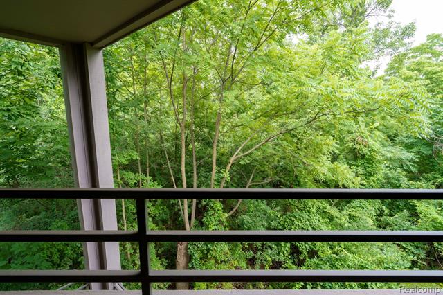 Builiding view thirty three for 1907 Raymond, Bloomfield Hills, MI. 48302