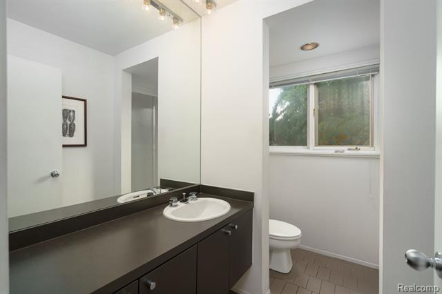 Builiding view twenty four for 1907 Raymond, Bloomfield Hills, MI. 48302