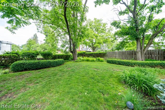 Builiding view fifty six for 1632 Spotswood, Bloomfield Hills, MI. 48302