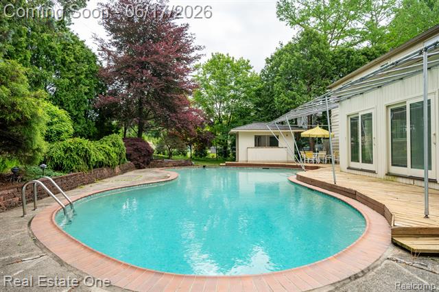 Builiding view forty nine for 1632 Spotswood, Bloomfield Hills, MI. 48302
